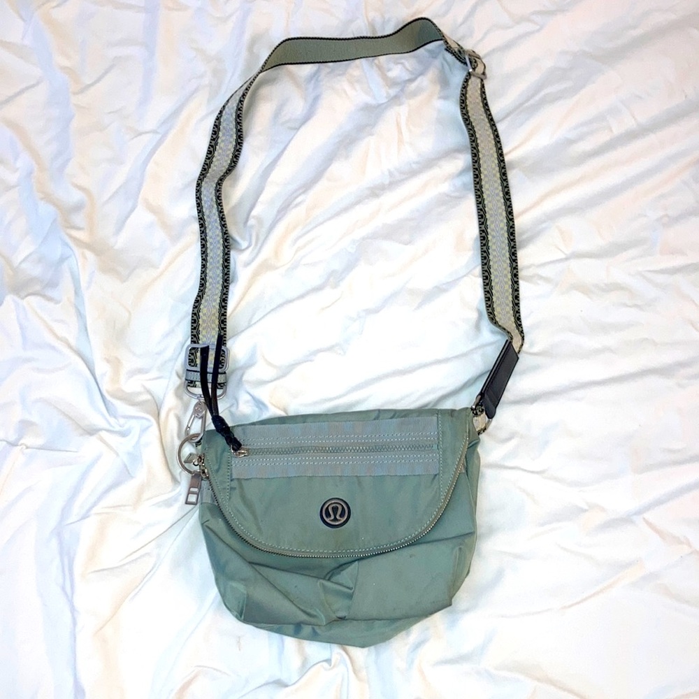 Hard to find lululemon Earl Grey Festival Bag